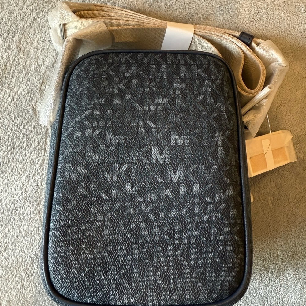 Michael Kors blue Messenger Bag with silver-Tone Hardware - Picture 5 of 7